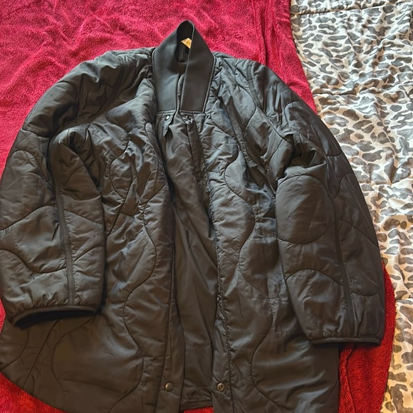 Lululemon Quilted Light Insulation
Jacket Size 12 Black Oversized Fit - Picture 2 of 6